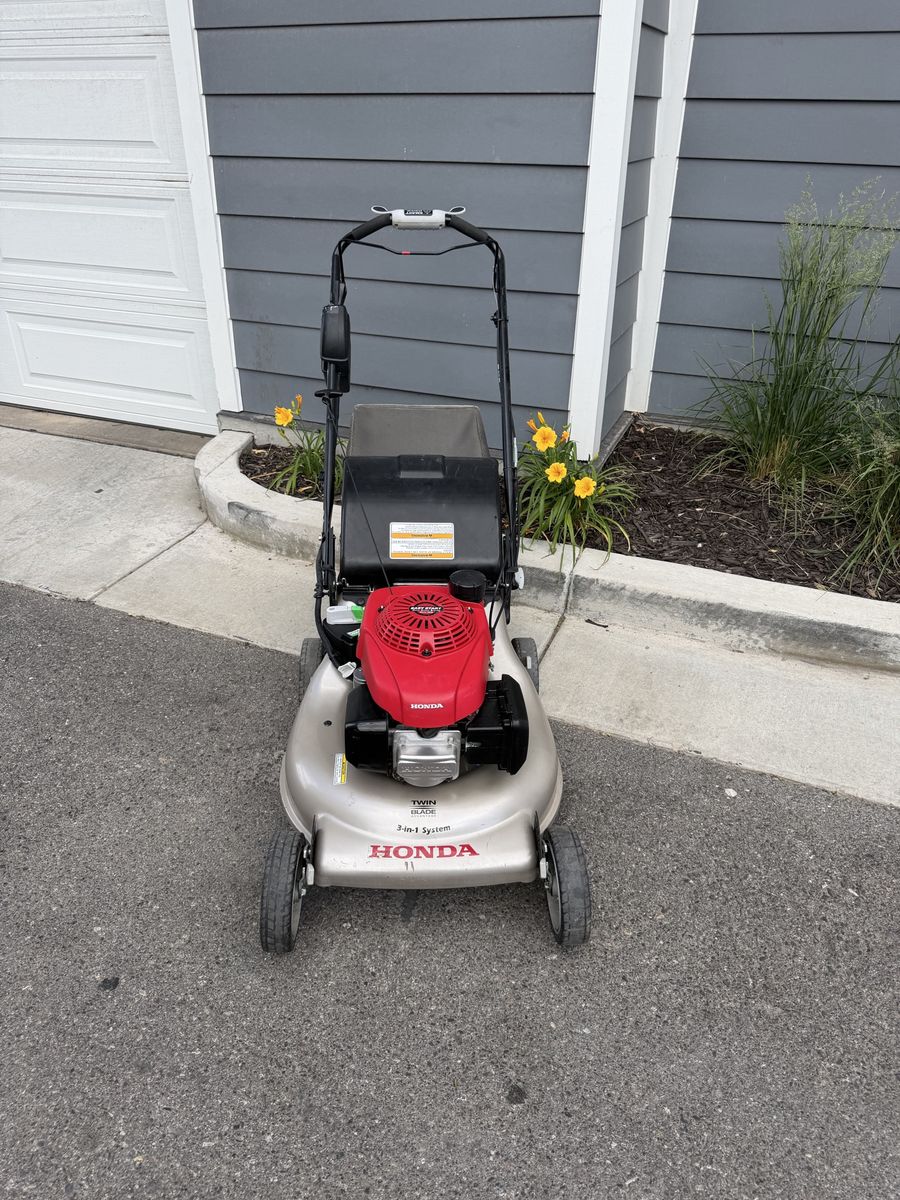 Honda Electric Start Self propelled Lawn mower!!