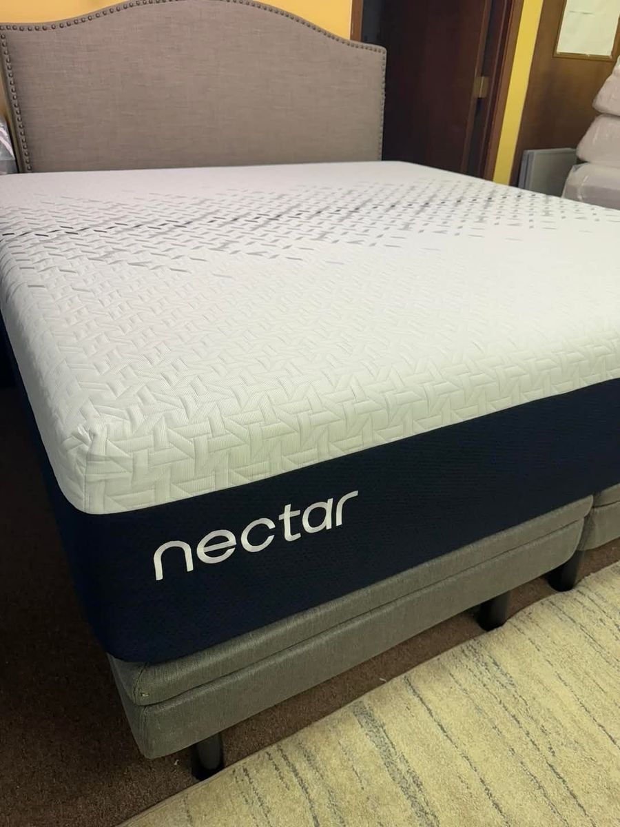 Queen Mattress, Nectar Classic Memory Foam, Excellent Condition, Like New