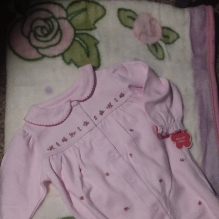CARTER'S 6-9 MOS. ROSE PAJAMAS AND PLUSH BLANKET