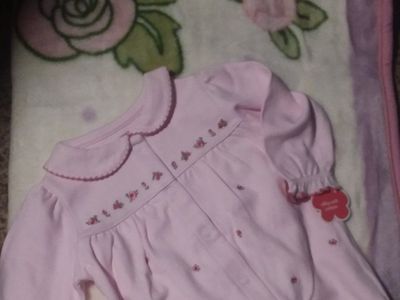 CARTER'S 6-9 MOS. ROSE PAJAMAS AND PLUSH BLANKET