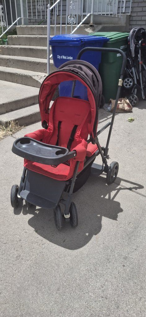 Joovy Caboose sit and Stand Tandem Stroller