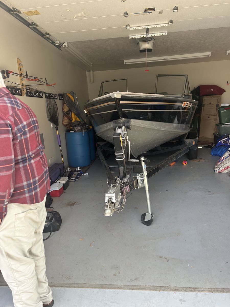 Lund 2001 fishing Boat