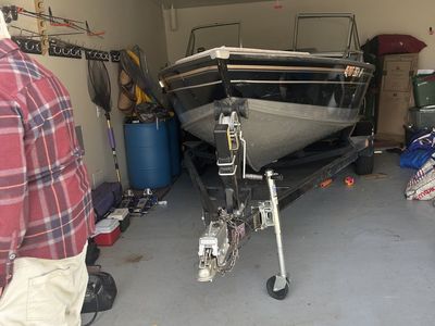Lund 2001 fishing Boat