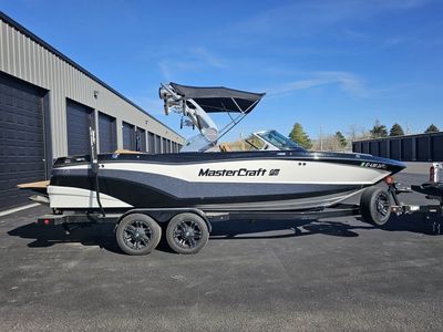 2021 MasterCraft XT23 -119 hours - Ceramic coated