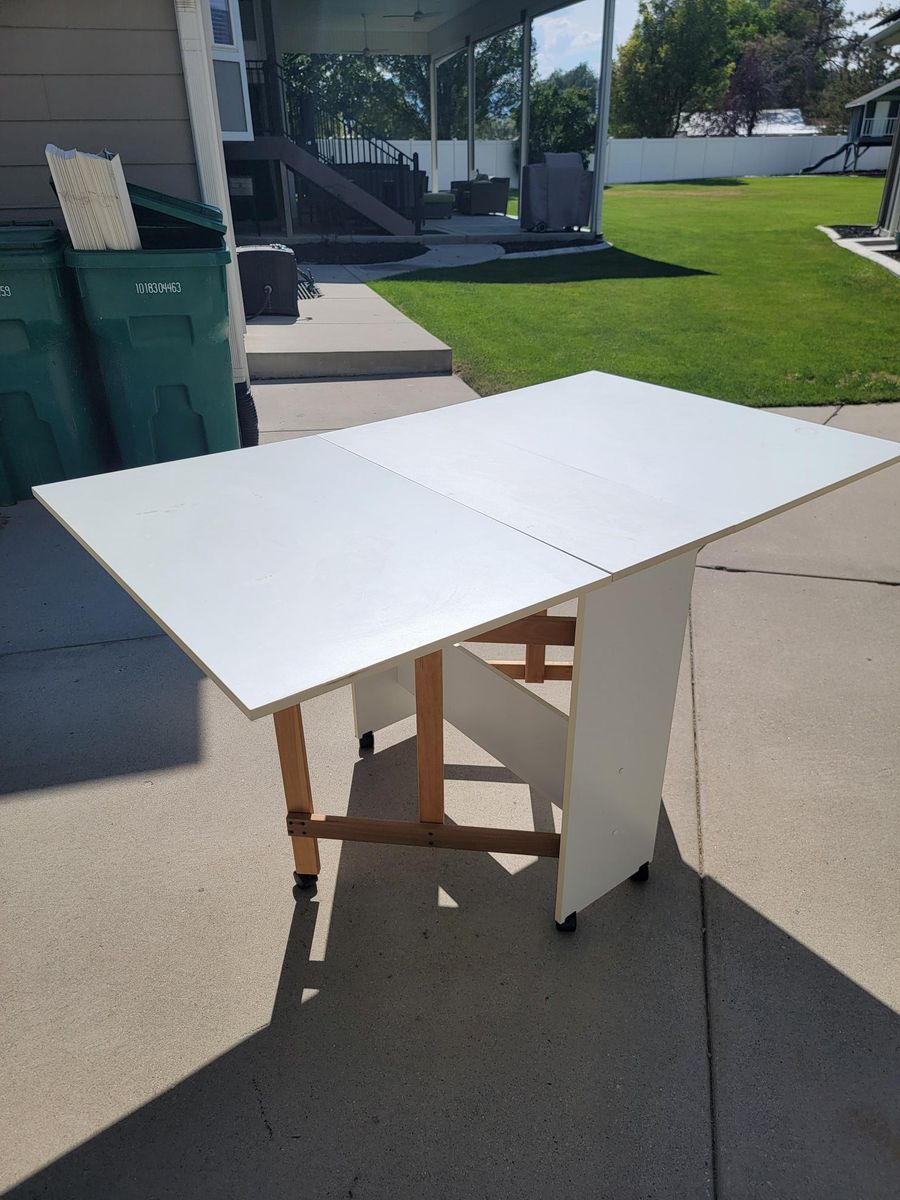 Folding craft table