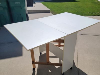 Folding craft table