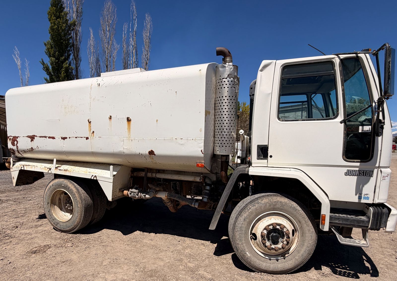 Water Truck ***LOW MILES*** Ford CF8000 32k lv GVWR Automatic Transmission