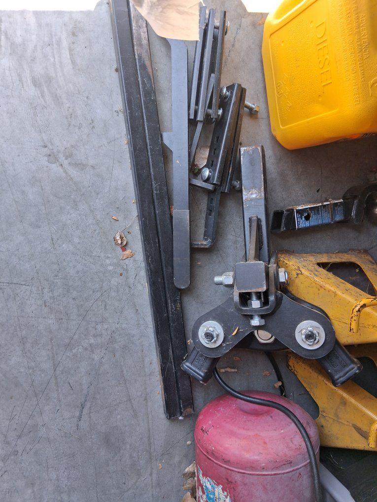 17500-006 MBJ20 Heavy-Duty Equalizer TrailerHitch Assembly.