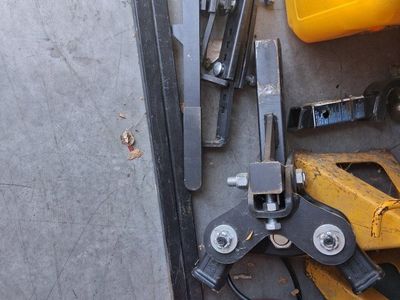 17500-006 MBJ20 Heavy-Duty Equalizer TrailerHitch Assembly.
