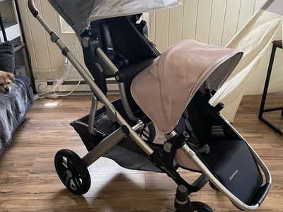 Uppababy Vista V2 stroller + rumble seat + piggy back ride along + accessories