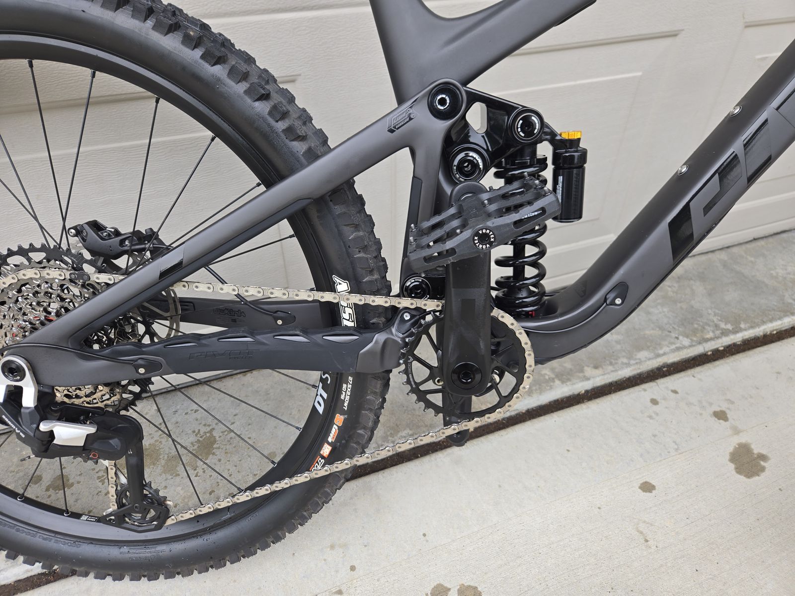 Main image 6