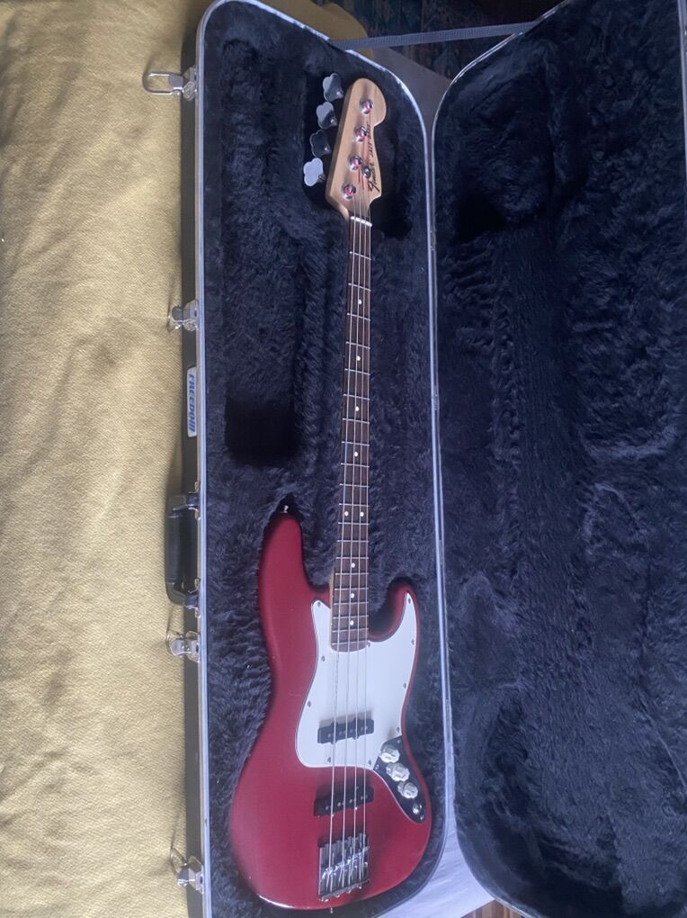 Nice Fender USA Highway One Jazz Bass