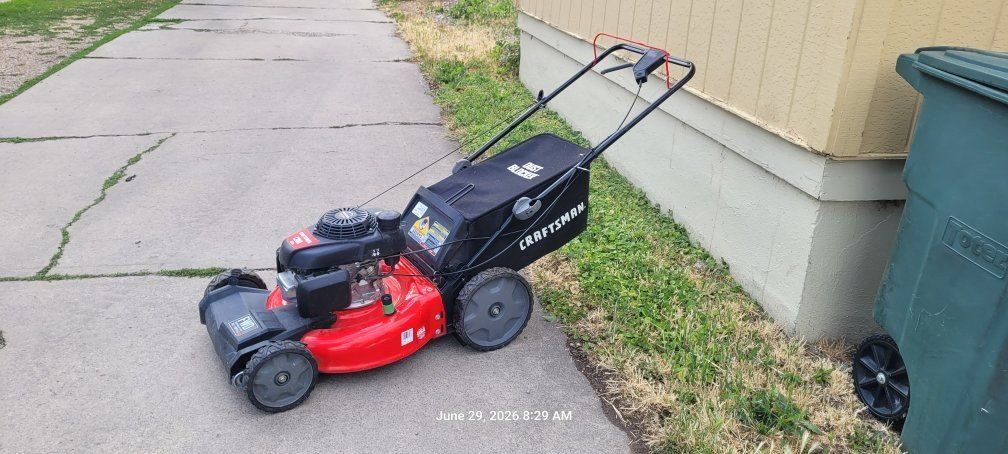 craftsman lawn mower self propelled with the Honda motor.