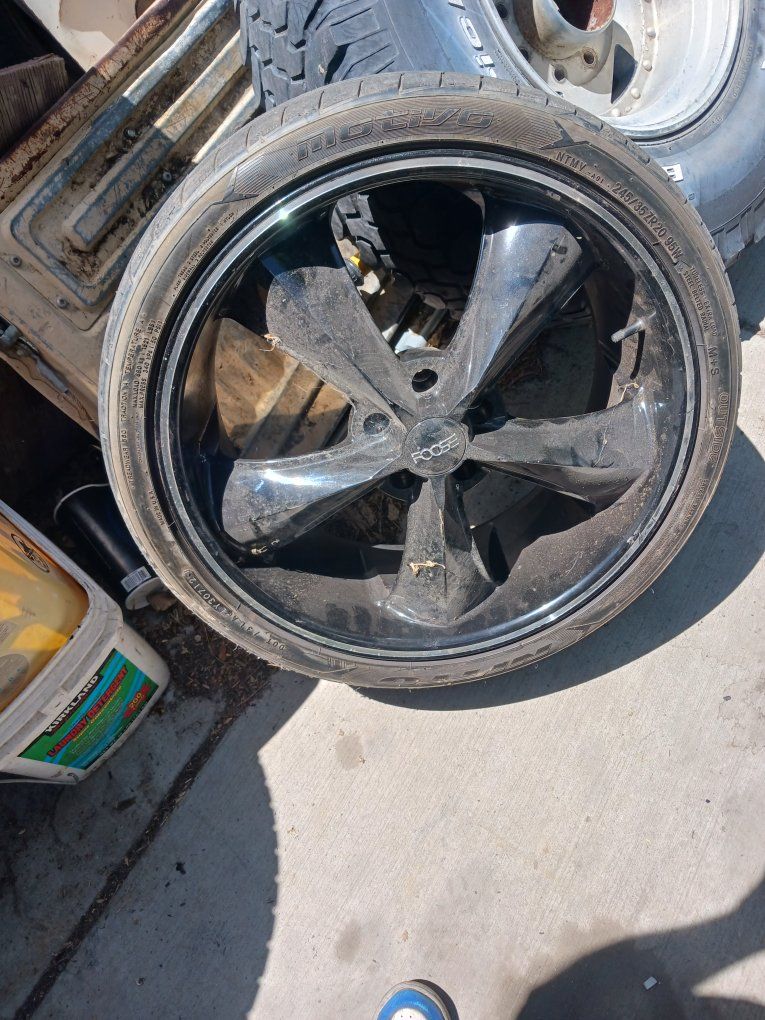 4 Foose wheels  20x8