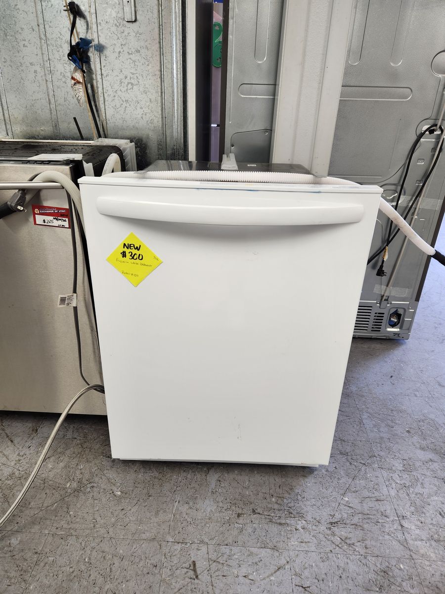 BRAND NEW! FRIGIDAIRE WHITE DISHWASHER!