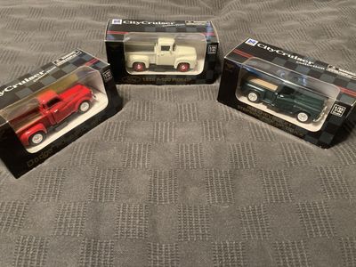 City Cruiser Collection Die-Cast 1/32 Scale Pickup Trucks - Ford, Chevy, Dodge (Set of 3)