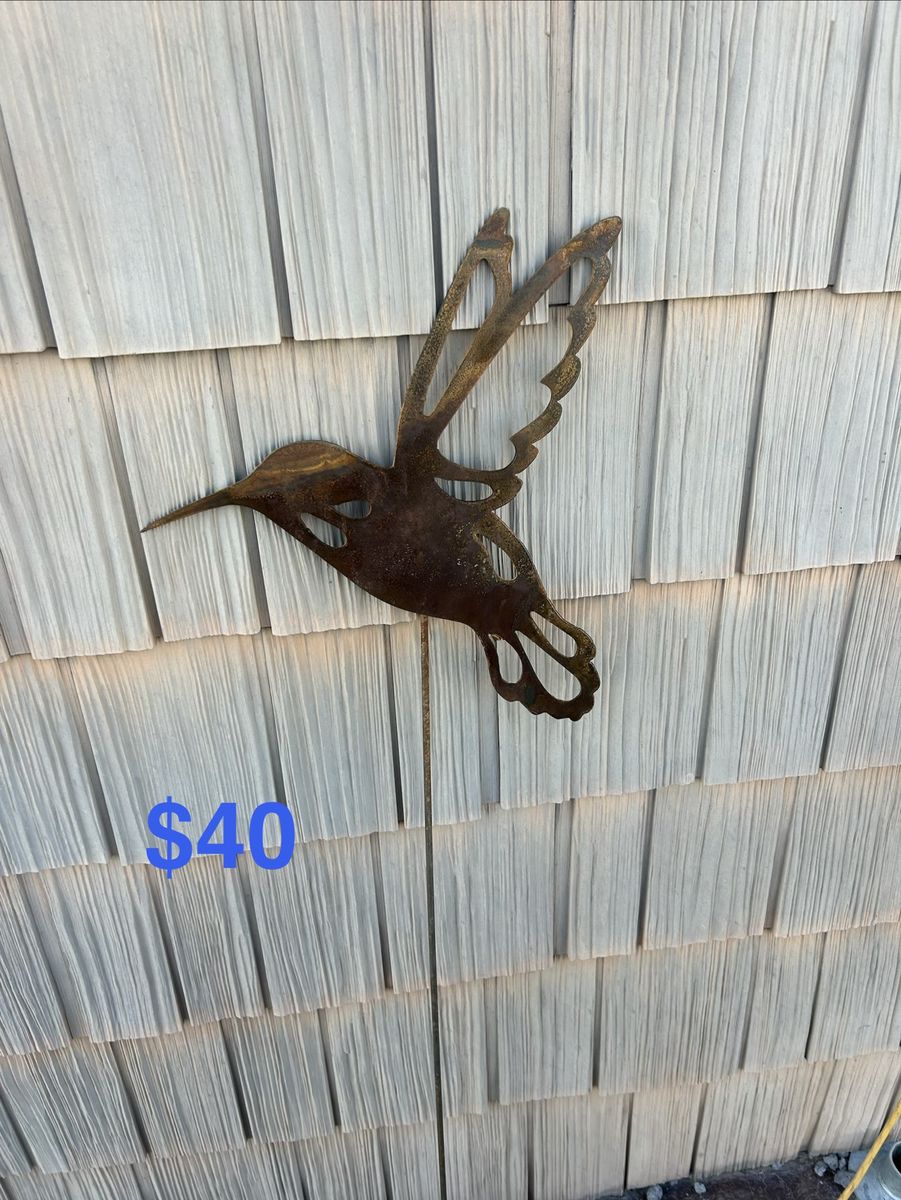 Metal hummingbird