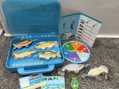 Melissa & Doug Let's Explore Fishing Play Set with Case and Wooden Fish