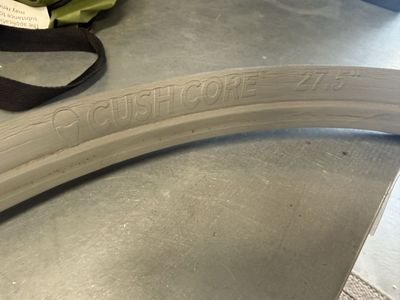 CushCore Pro 27.5" Tubeless Tire Insert with Muc-Off Valve Stem