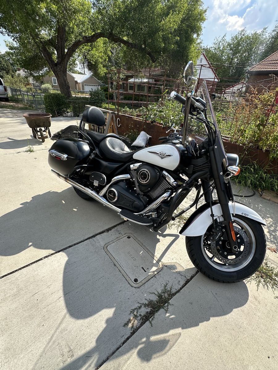 Kawasaki Vulcan 1700 Nomad Motorcycle - Black & White