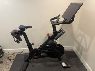 Peloton w/ mat, shoes and yoga blocks
