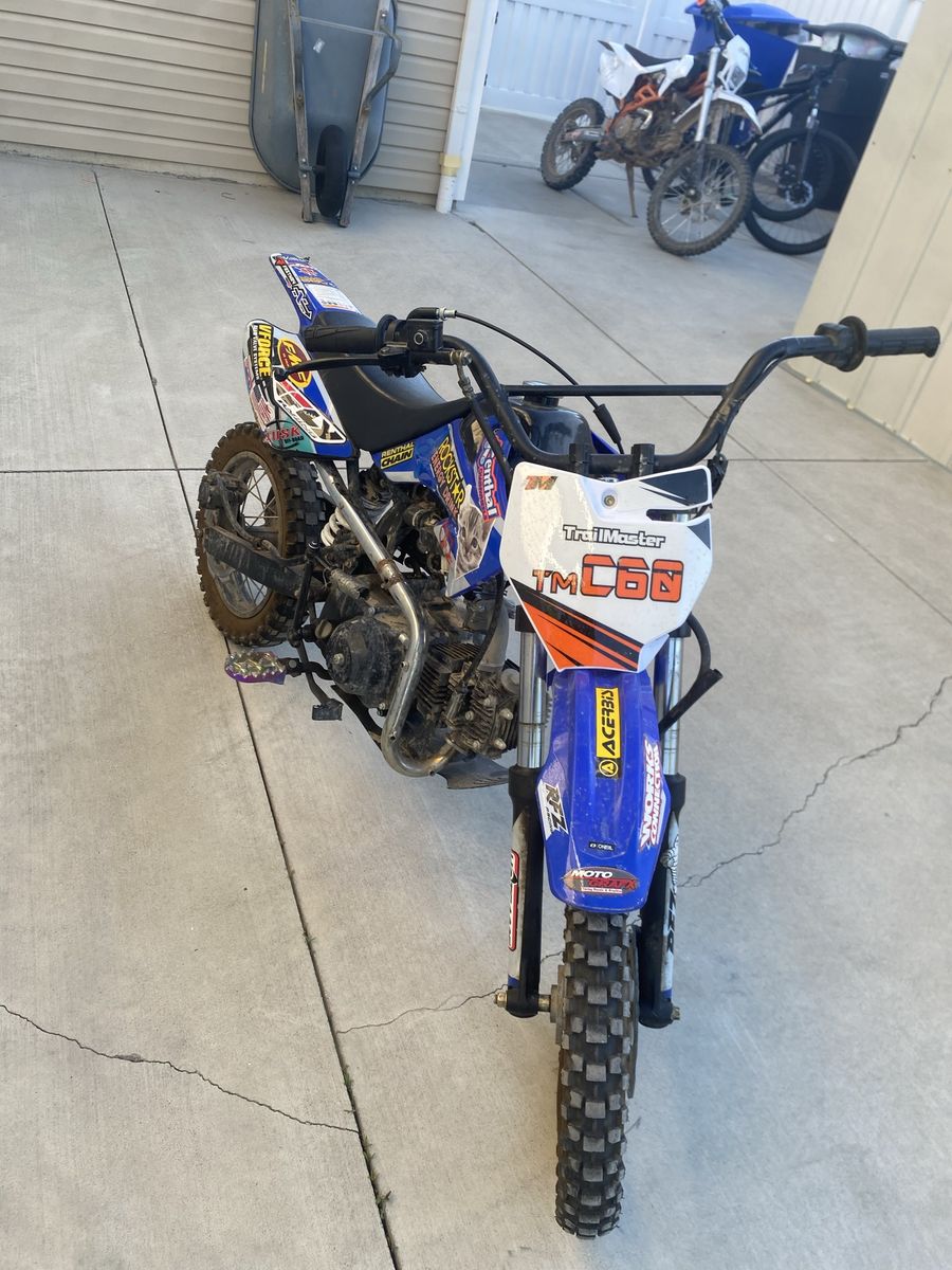 Apollo DB32 110cc dirt bike