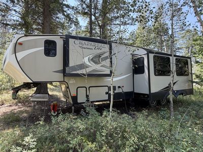 2019 Coachmen Chaparral Lite 295BH 5th Wheel RV - 4 Bunks, Auto Leveling