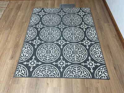 Gray & White Decorative Area Rug – Clean & Modern