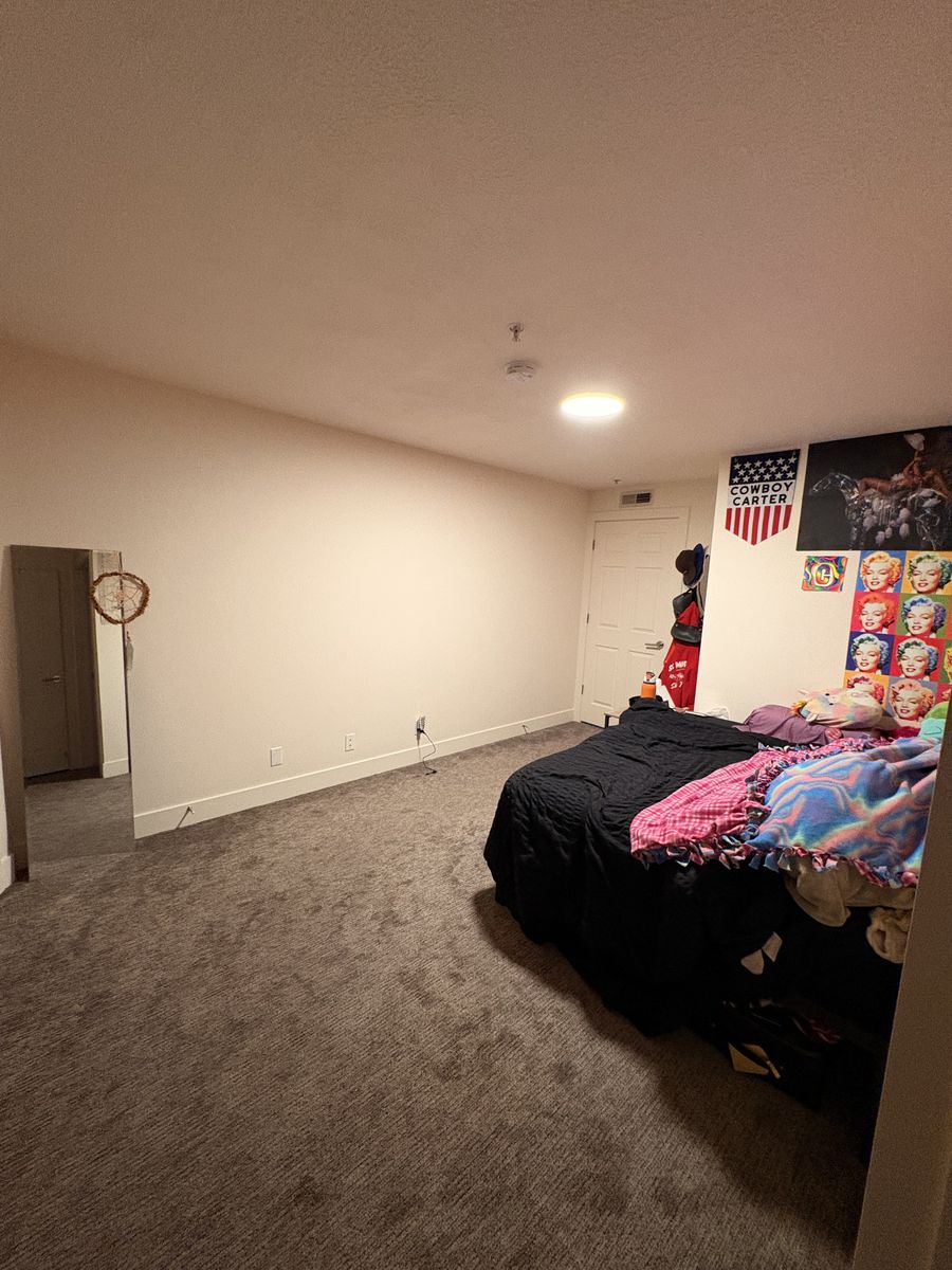 Main image 3