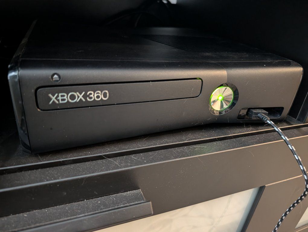 Microsoft Xbox 360 Console Bundle with 2 Controllers and 18 Games (Fable, Far Cry, Red Dead Redemption)