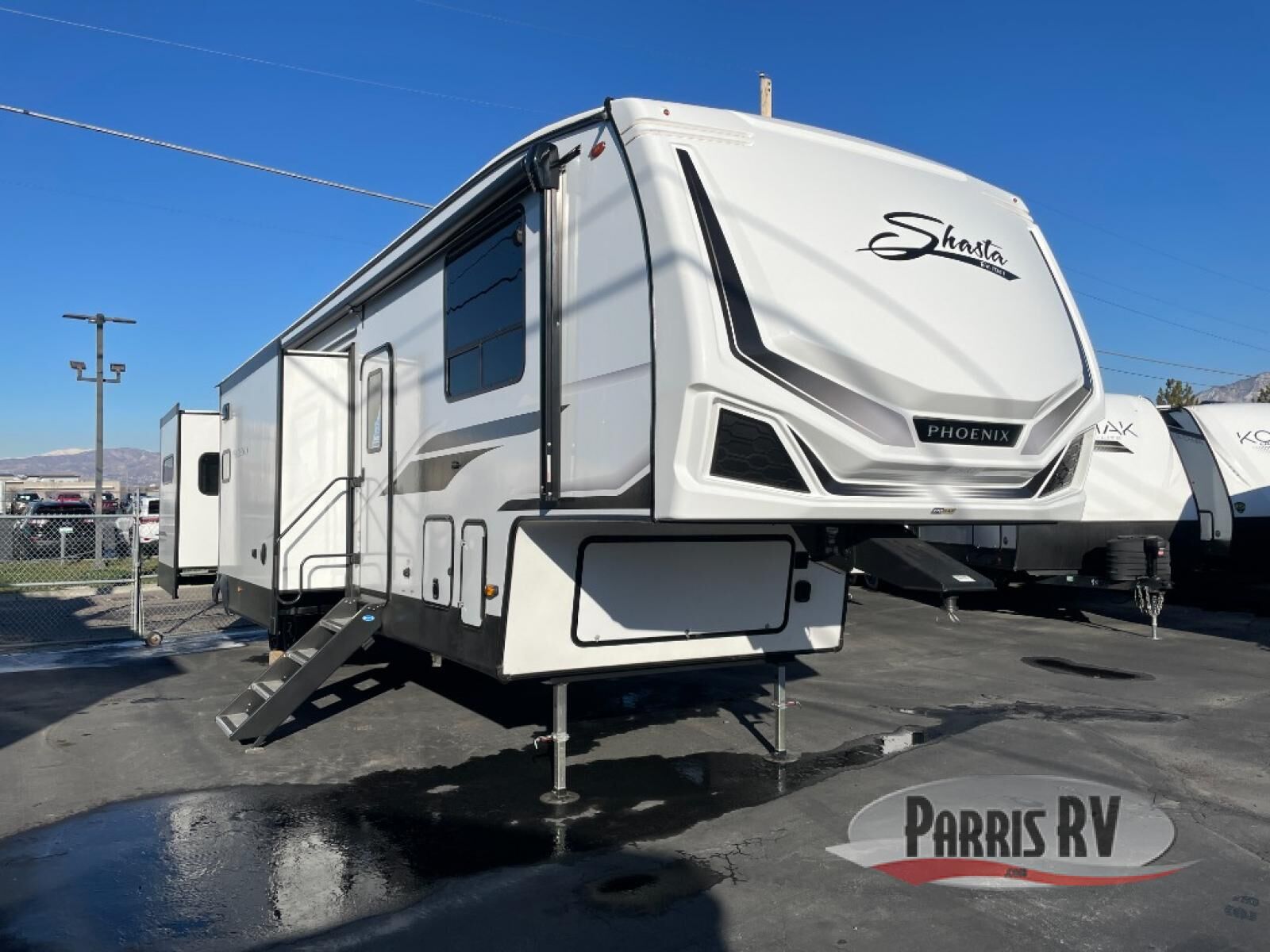 New 2026 Shasta RVs Phoenix 370BAF