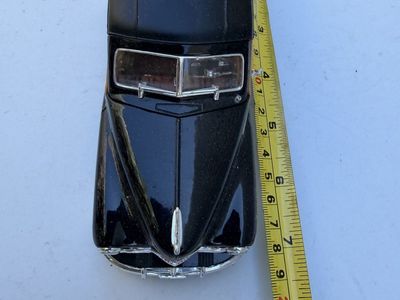 1948 Chevrolet Woody Station Wagon Diecast Model Car, 1:24 Scale, Black, Opening Doors
