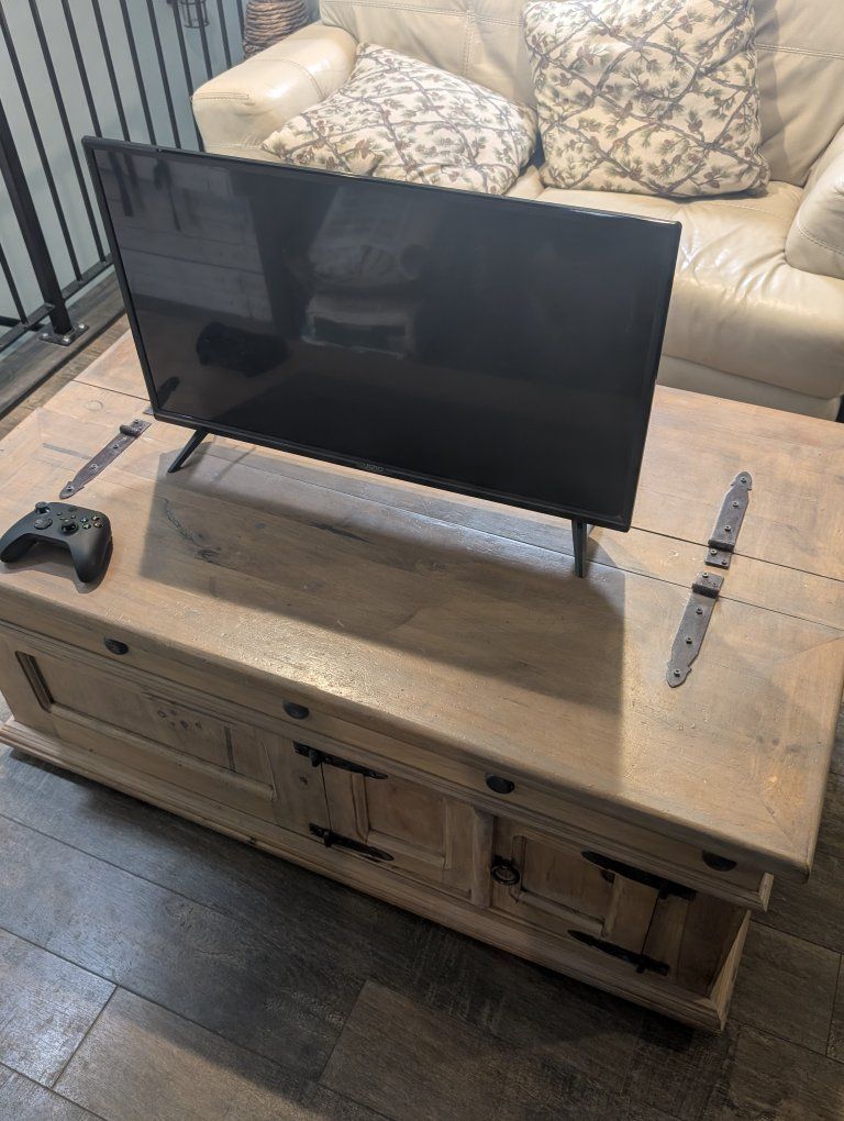 Small Vizio SmartTV 32"