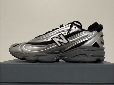 New Balance 1000 Men’s Low Top Lace-Up Sneakers Silver/Black M1000EGR - Size 10.5