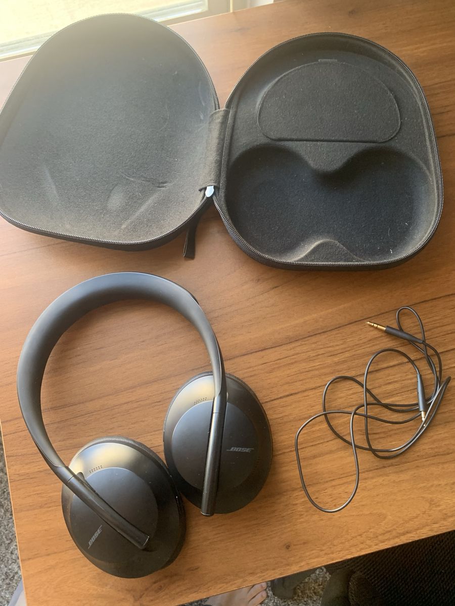Bose Noise Cancelling Headphones 700 with Case and Aux Cable - Black
