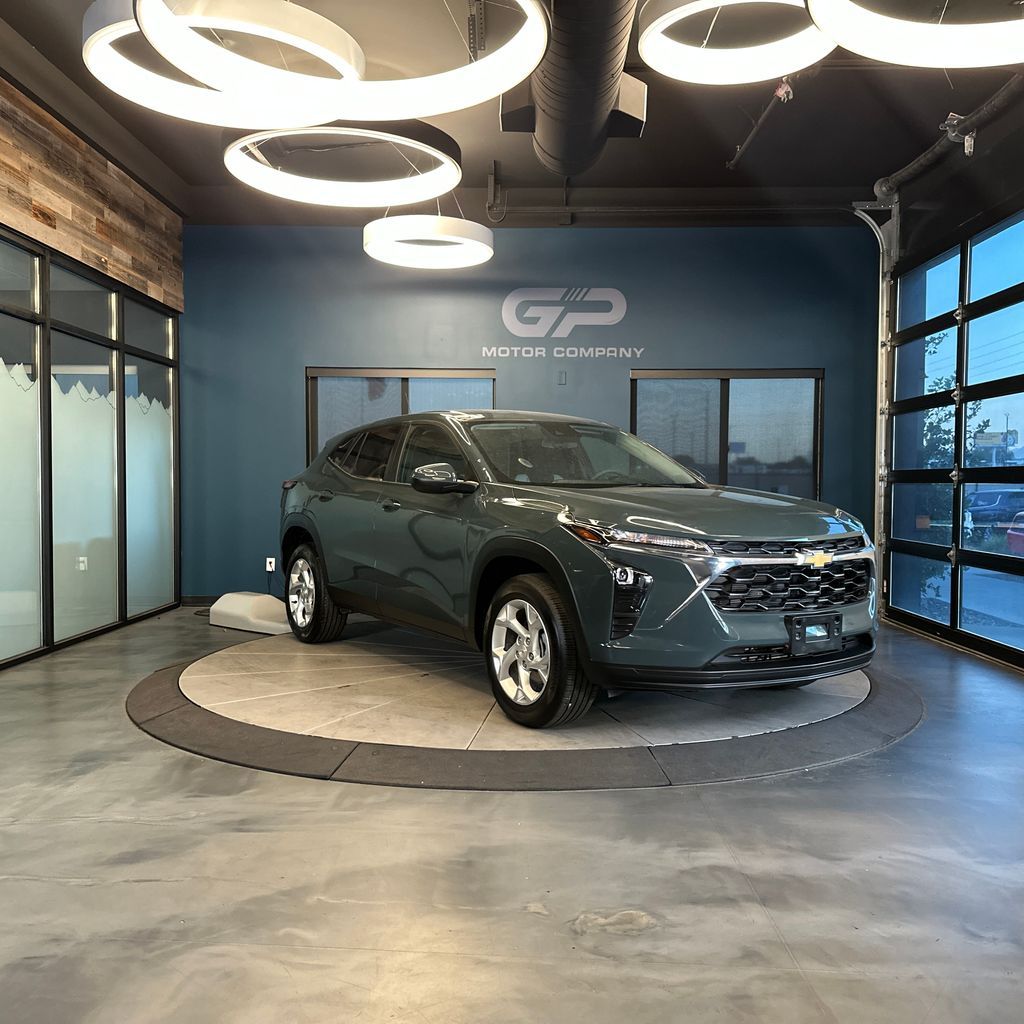 2025 Chevrolet Trax LS