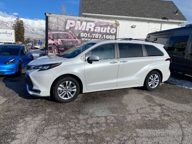 2024 Toyota Sienna XLE 7-Passenger