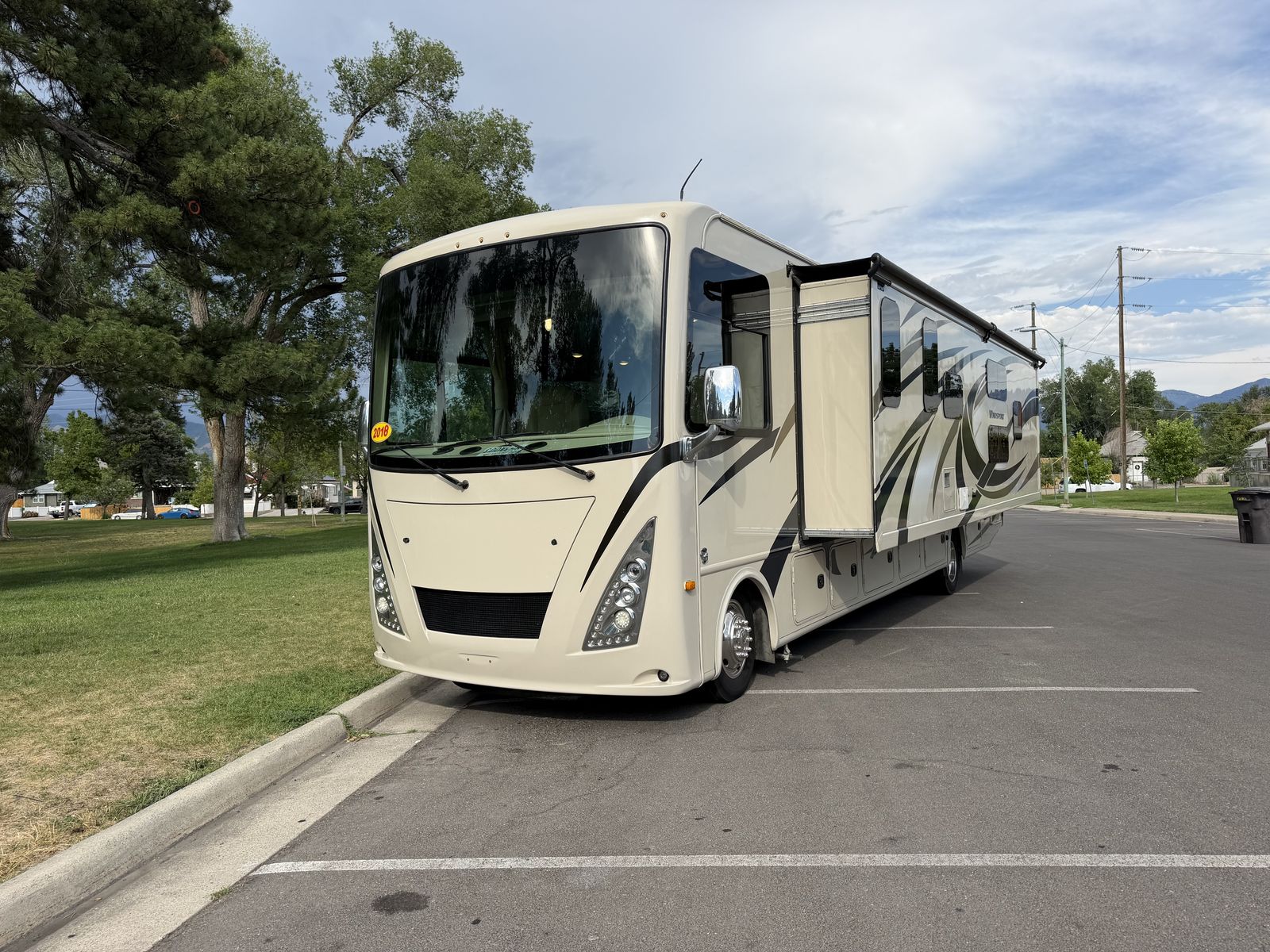 Garage Kept Shape, 31 FT, 12K Miles, Outside Kitchen 2017 Thor Motor Coach Hurricane 31S like Windsport Georgetown Challenger