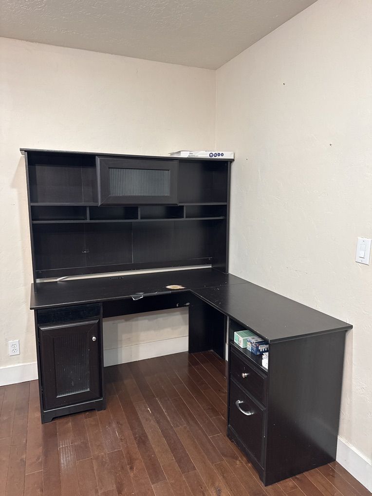 FREE Black Corner Desk 59x59x66.5 (PENDING)