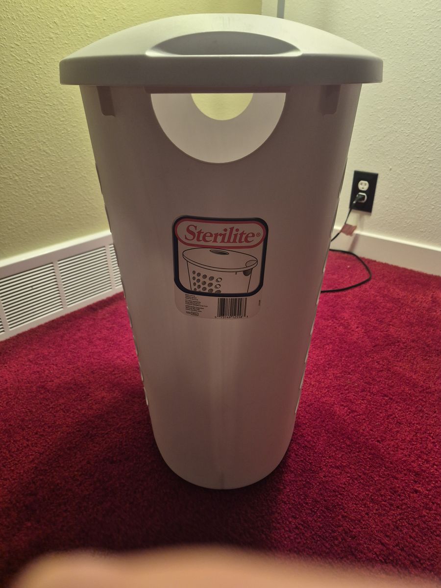 Sterilite Laundry Hamper with Lid – Tall White Hamper –Excellent Condition