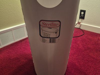 Sterilite Laundry Hamper with Lid – Tall White Hamper –Excellent Condition
