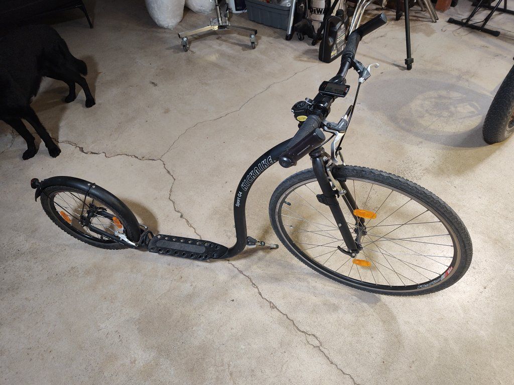 Kickbike city G4 scooter with bike computer