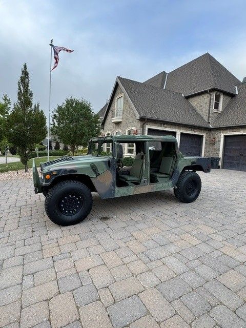1900 AM General M998 