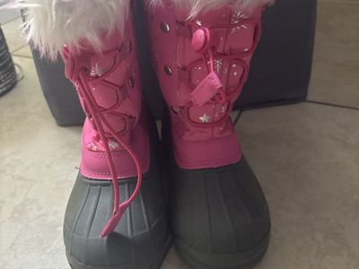 Snow boots