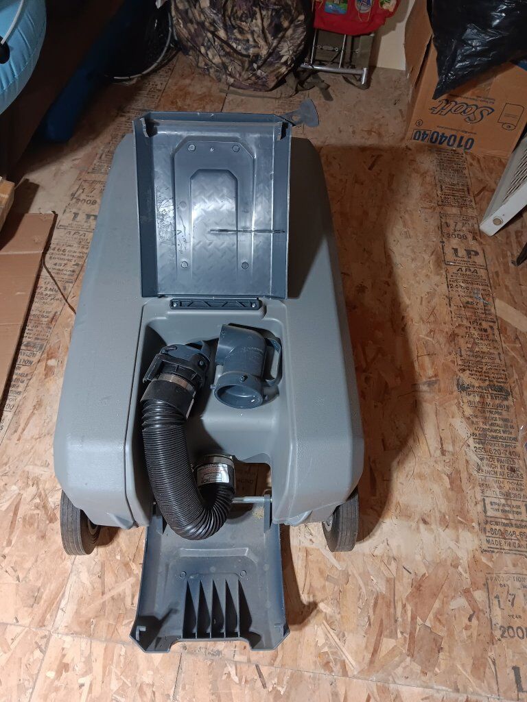 27 gallon portable holding tank