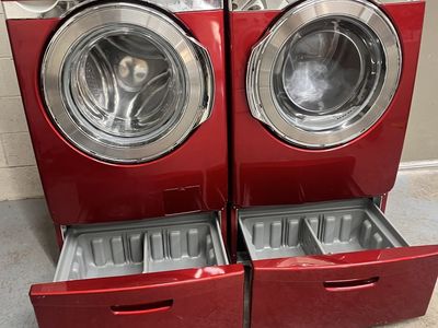 Samsung washer and dryer set with pedestals