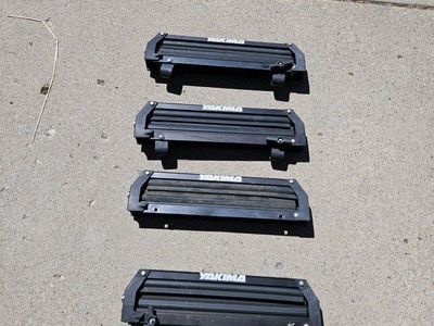 Yakima Ski Rack Roof Mount Carrier - 2 sets Black