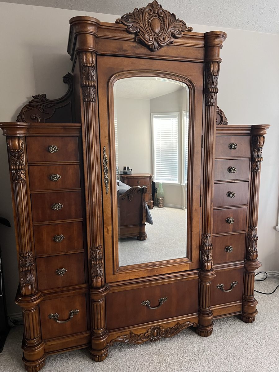 Pulaski Cherry queen bedroom suite set