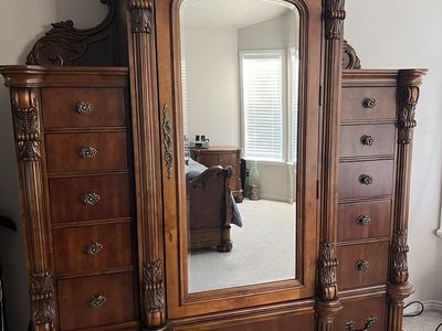 Pulaski Cherry queen bedroom suite set