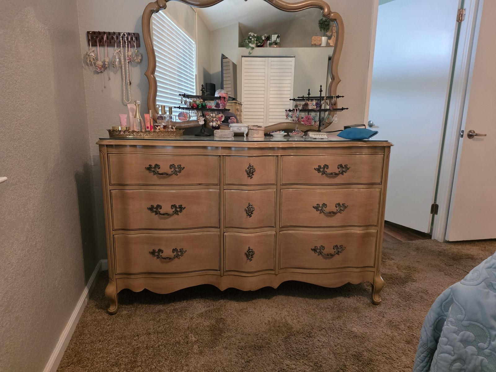 Soiled wood bedroom set